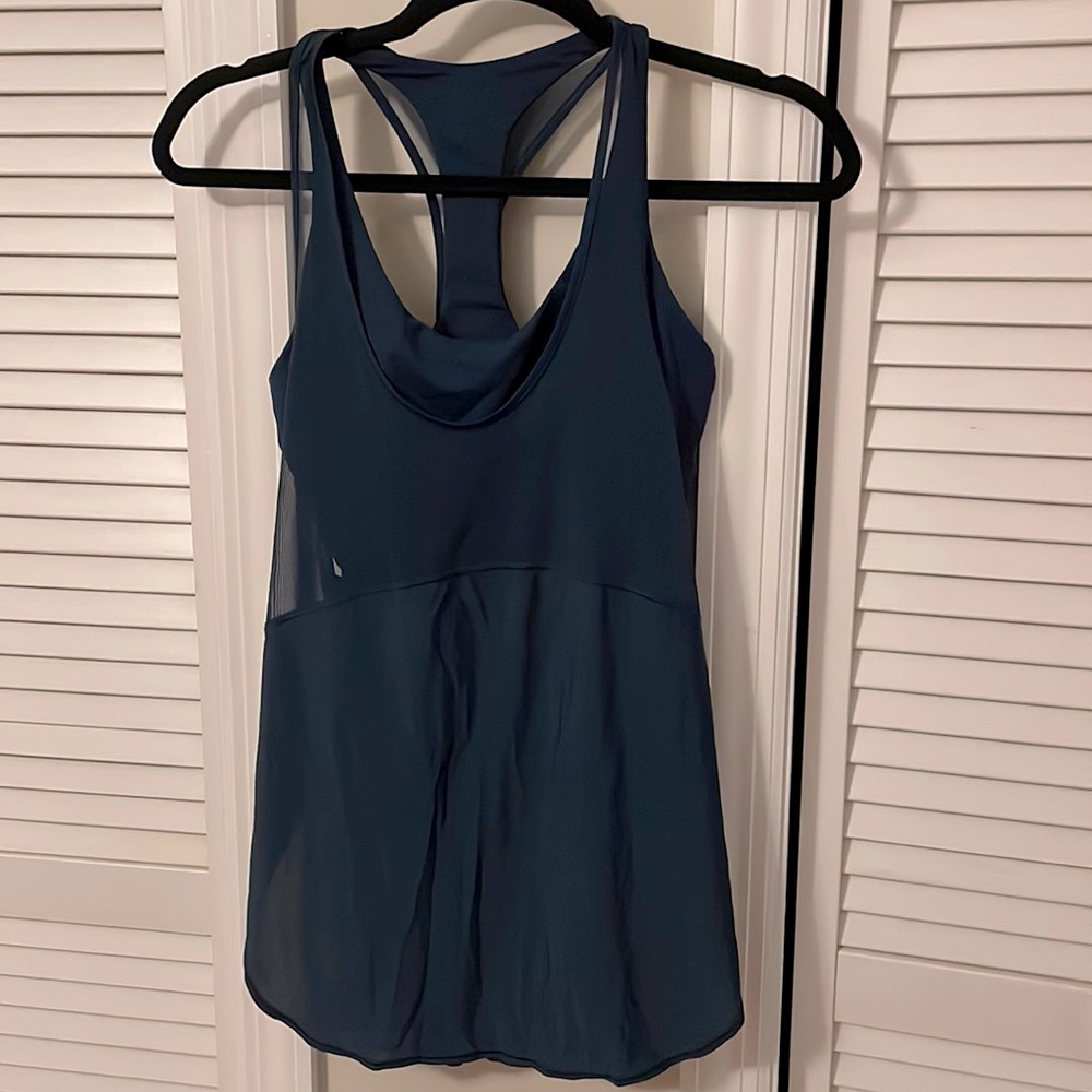 Lululemon Size 6 Flowy top with built in bra